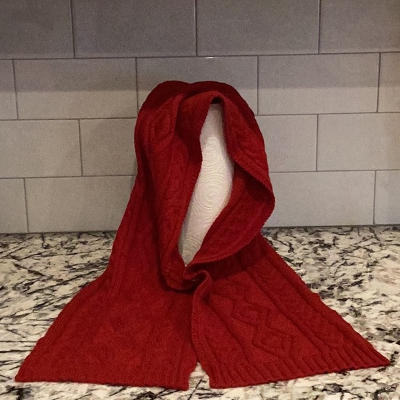 Read sweater scarf, good condition. (Like wearing a sweater) - Picture 4 of 5